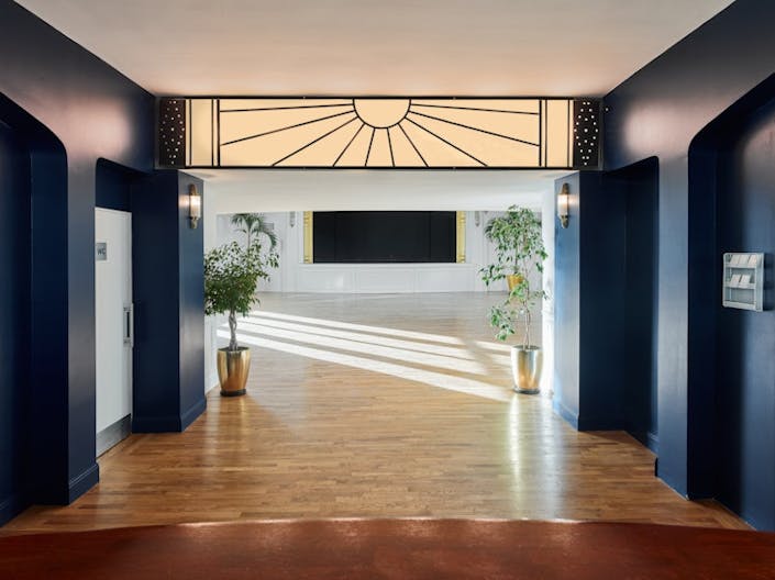 Spectacular event Showroom in Paris - Image 2