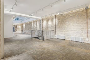 Un espace Pierre blanche, brique et verrière dans le Grand Marais - Image 8