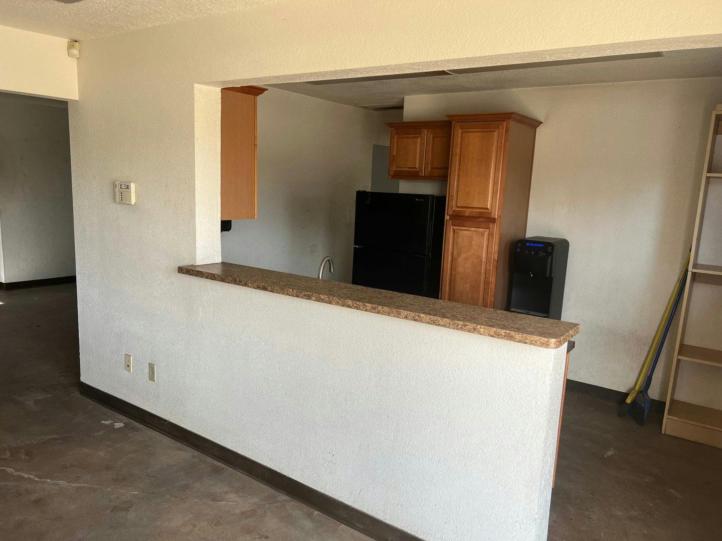 1,800 sq ft Industrial Office Space on Commercial Lot