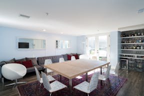 Stunning Art Deco Suite - Image 0