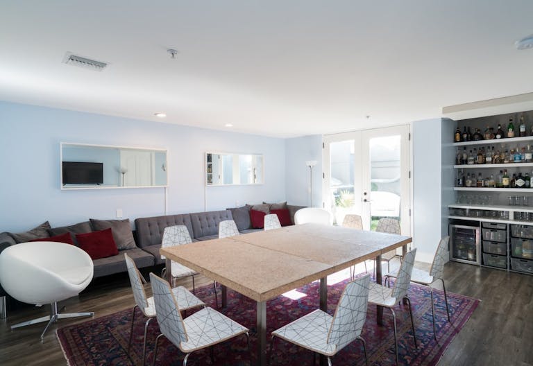 Stunning Art Deco Suite - Image 0