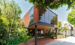 Trendy Building in Beverly Hills - Image 26