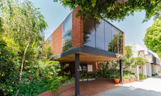Trendy Building in Beverly Hills - Image 26