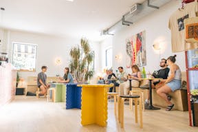 1000 square feet of ground floor cafe space and a kitchen equipped - Image 4