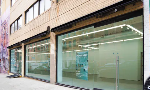 Wide-Frontage Retail Floor in SoHo, New York - Image 0