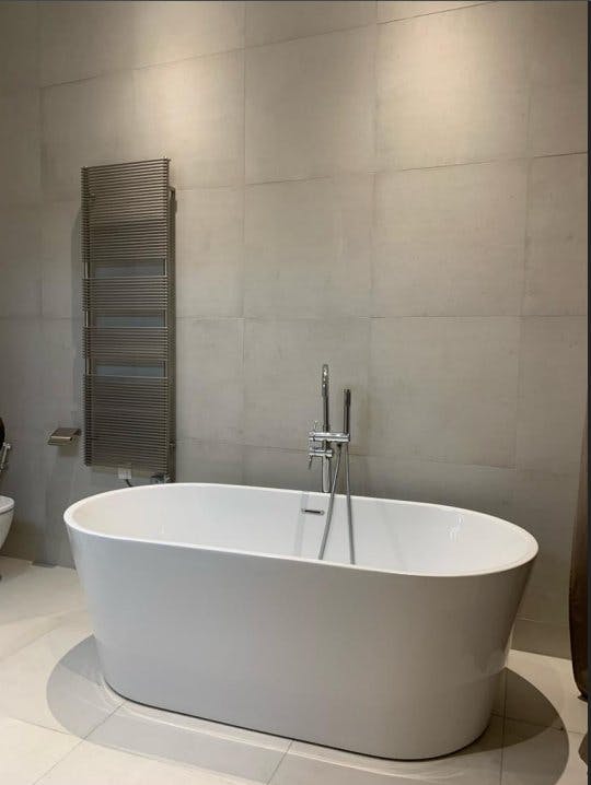 200 sqm Unique Showroom on Rue Boissière, Paris 75116