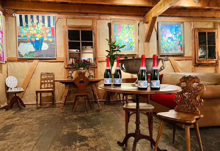 St.Moritz: Perfect Pop-up Space with in-house Bar & kitchen - Image 2