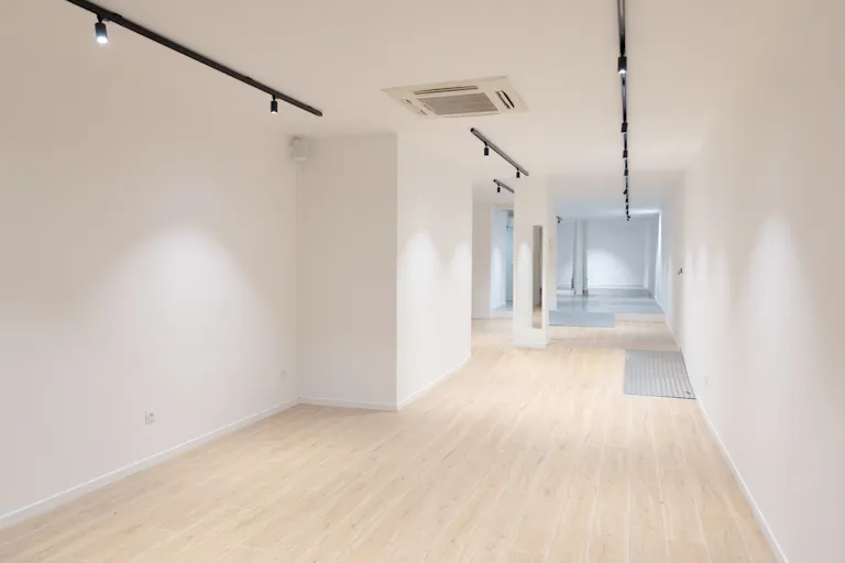 Élégant Showroom Boutique Ephémère in Paris - Image 2