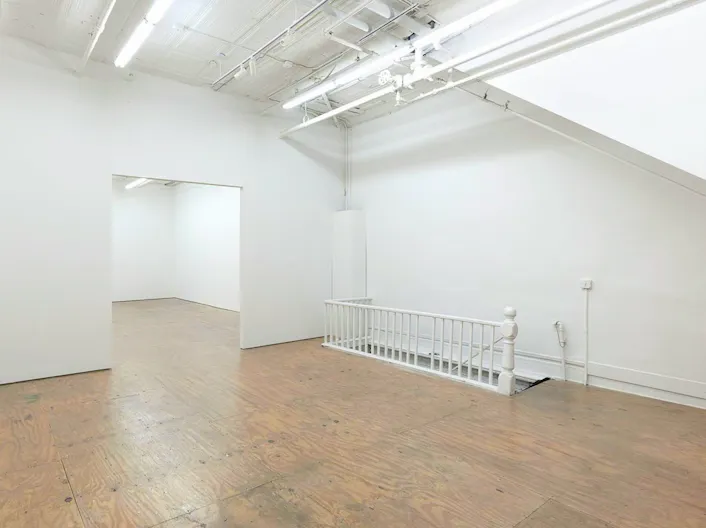 Sleek Storefront Gallery & Event Space in Prime Tribeca Art District - Image 2