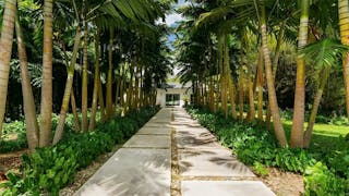 Tranquil Oasis Retreat with Lush Gardens and Modern Amenities Near Miami - Image 19