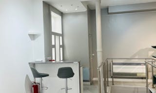 ESPACE DOUBLE NIVEAU – MARAIS – 140 M² – VITRINE SUR RUE – IDEAL FASHION WEEK & ÉVÉNEMENTS - Image 7