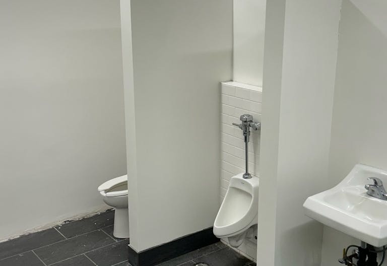 Large Custom Space in Prime Fairfax Location - Image 4