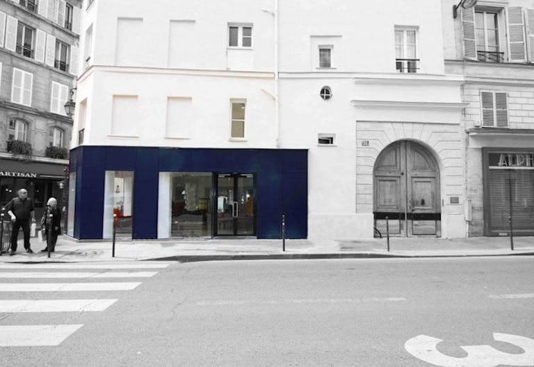Rue de Turenne Corner Pop Up Boutique - Image 1