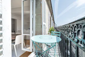 Appartement épuré lumineux avec balcon filant - Image 4