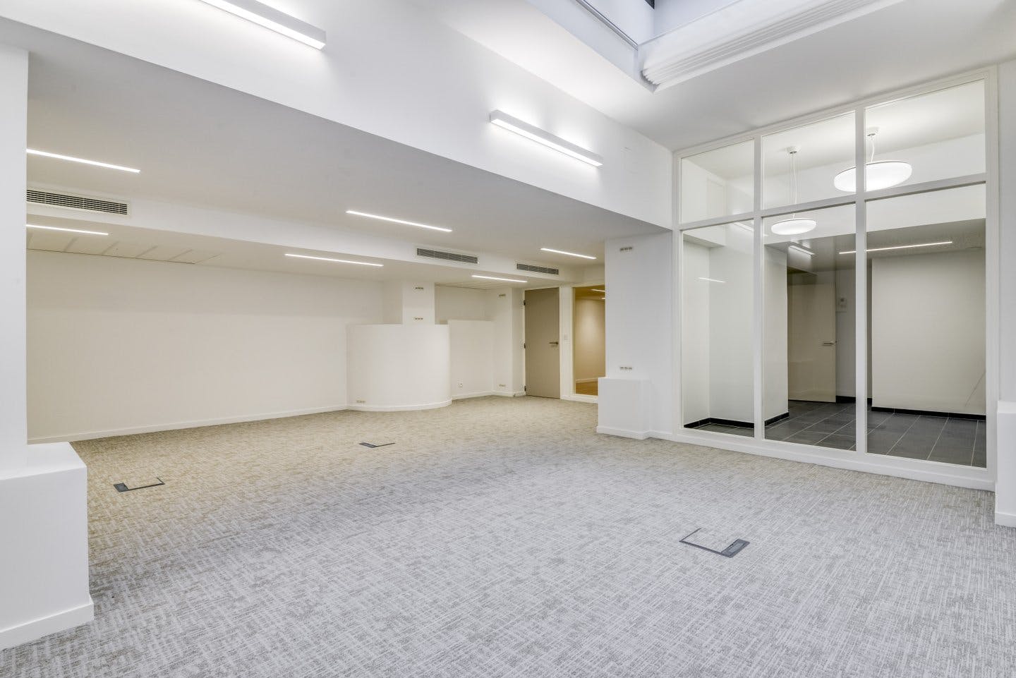 345 sqm Event and Showroom Space near Parc Monceau, Paris