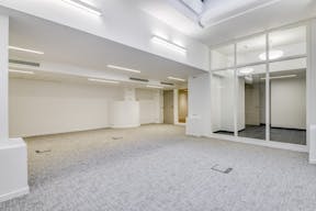 Unique Space near Parc Monceau - Image 11