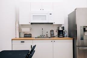 Bright and clean open space for creatives and events - Image 6