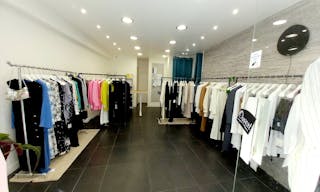 Boutique spacieuse et lumineuse au centre ville du 2e arrondissement - Image 1