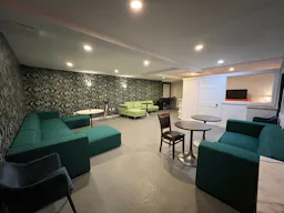Intimate, Private Luxe Gallery Lounge - Image 5