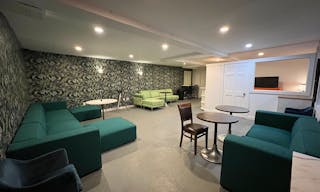 Intimate, Private Luxe Gallery Lounge - Image 5