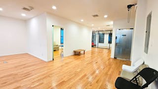 Entire Floor in SOHO with 2 extra rooms! - Image 39