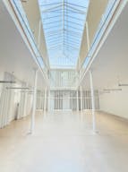 Loft industriel avec verrière zénithale - Image 5
