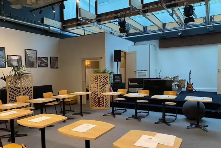 Salle multi-fonction avec sc�ne - Image 4