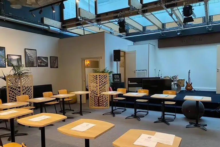 Salle multi-fonction avec sc�ne - Image 4