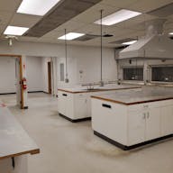 2 story building in grate location, close to downtown Seattle, Magnolia and Ballard center. It has 12 designated parking spaces and garage. Updates available.. - Image 0