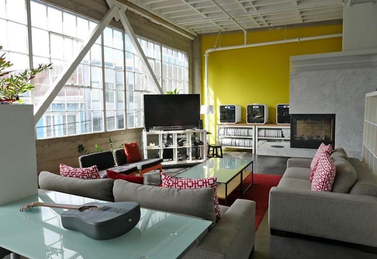 Sunny 2nd Level Industrial Warehouse: Loft Space - Image 2