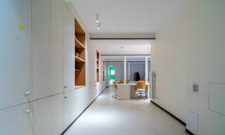 Beautiful Showroom on the canal saint Martin - Image 3