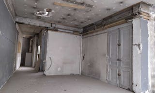 Prime Location Boutique on Rue de Rivoli - Image 12