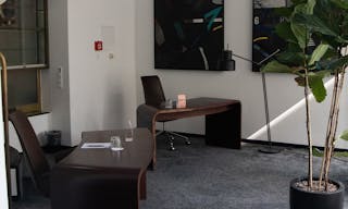 Elegant Retail Space at Historic Hotel Bristol - Image 24