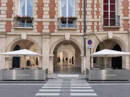 BOUTIQUE MARAIS ICONIC PLACE DES VOSGES - - Image 0