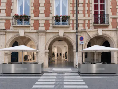 BOUTIQUE MARAIS ICONIC PLACE DES VOSGES - - Image 0