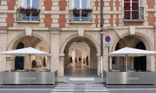 BOUTIQUE MARAIS ICONIC PLACE DES VOSGES - - Image 0