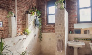 Unique Industrial Loft/ Photo Studio w/ amazing Kitchen & Bathroom - Image 5