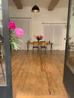 Atelier d'art esprit canut avec vitrine sur rue au coeur de la Croix-Rousse - Image 1