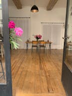 Atelier d'art esprit canut avec vitrine sur rue au coeur de la Croix-Rousse - Image 1