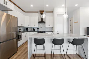 Spacious Modern Home in Houston - Image 2