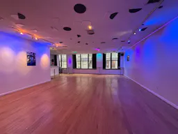 Entire Floor in SOHO with 2 extra rooms! - Image 0