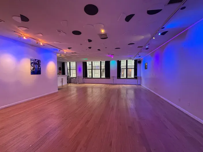 Entire Floor in SOHO with 2 extra rooms! - Image 0