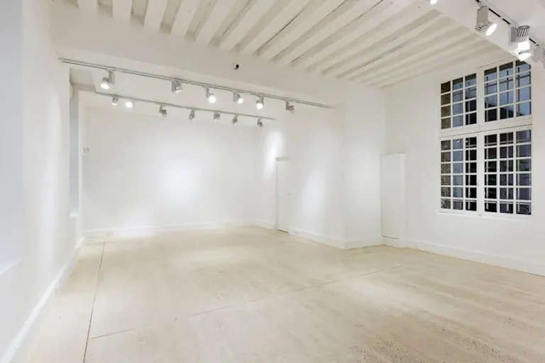 Gallery space on Rue du Temple - Image 3