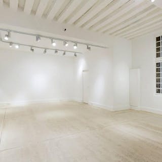 Gallery space on Rue du Temple - Image 3