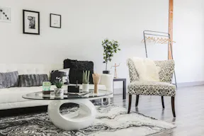 Urban DTLA Studio with Skyline View and Natural Light - Image 7