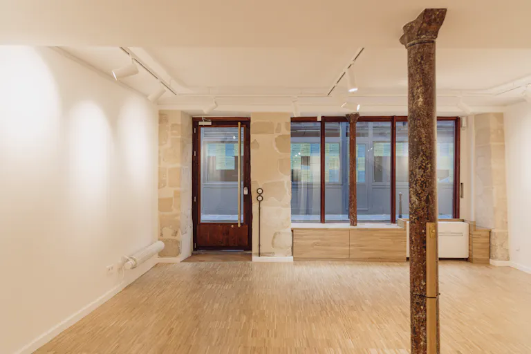 Immaculate show room in the center of Paris - Marais  - Image 1