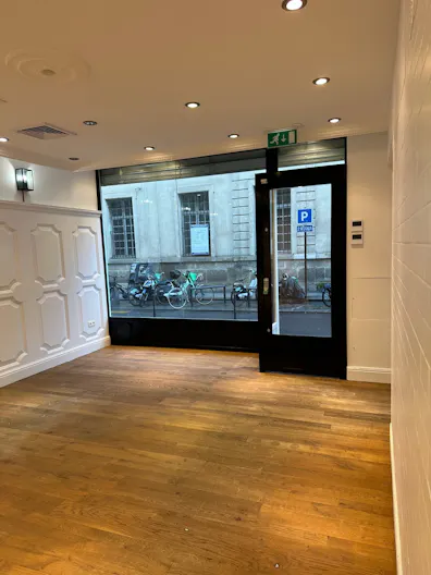Pop-up store angle en plein coeur du Marais - Image 4