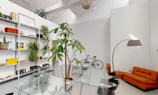 Bright Loft: 450 sqm Versatile Industrial Space with Stunning Daylight and Minimalist Design - Image 9