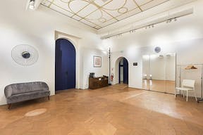 Chic Boutique in the downtown of Toulouse - Image 1