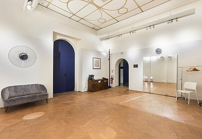 Chic Boutique in the downtown of Toulouse - Image 1